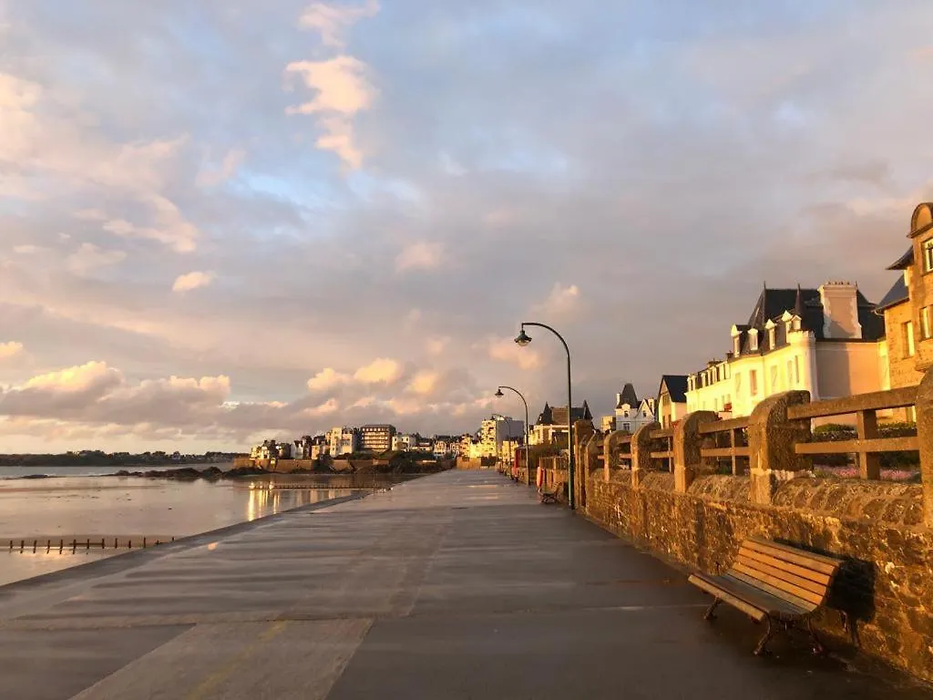 St Malo Sea View T2 - Ideal Vacation Remote Work Saint-Malo 0*,  Fransa